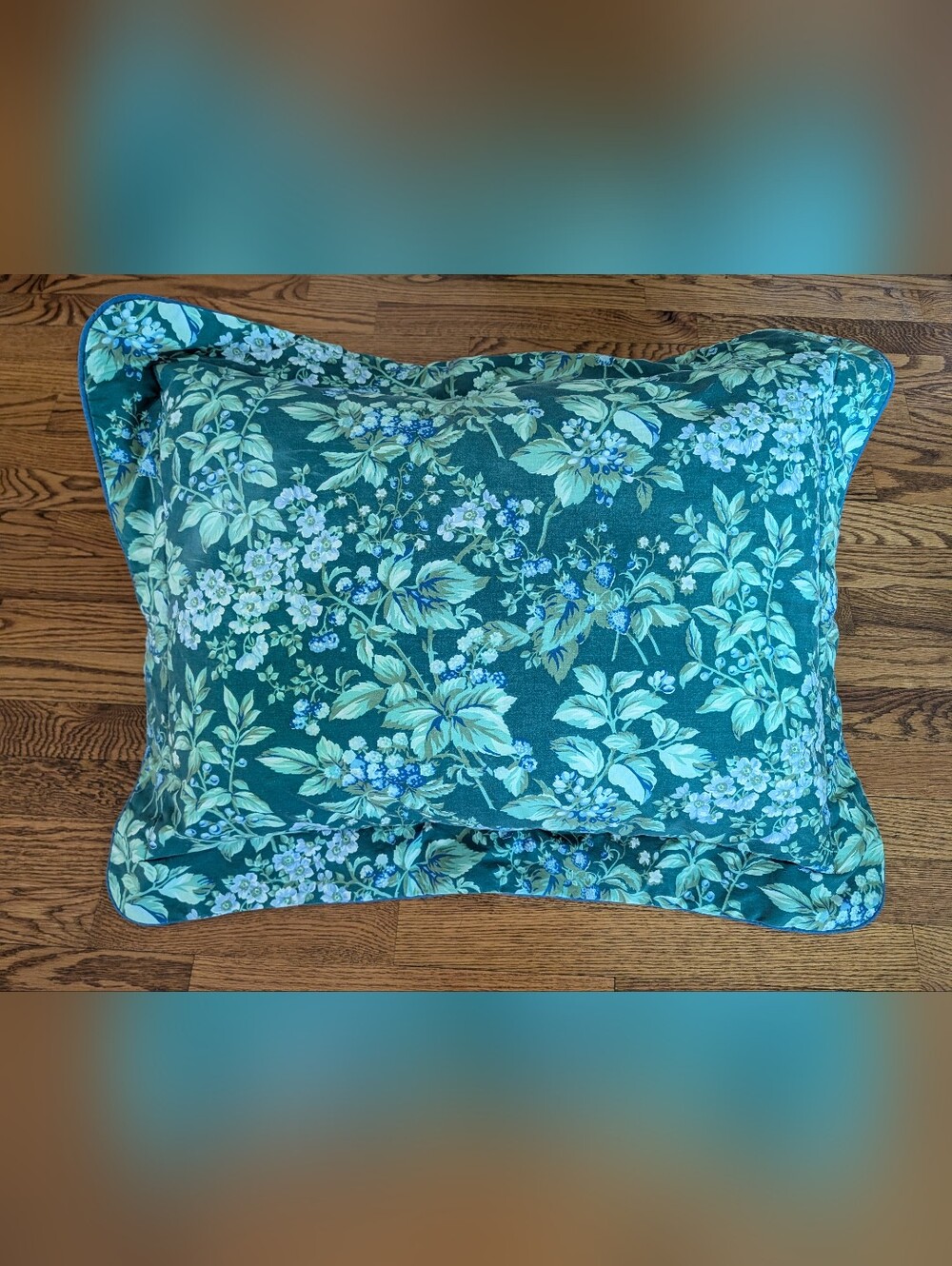 VTG Laura Ashley Pillow Shams Green Bramble Berry  Floral Pair Set Of 2 Standard